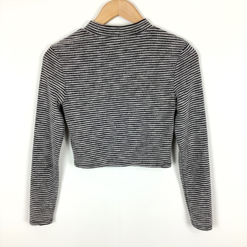 H&M Divided Women’s Long Sleeve Crop Top Mock Neck Stripe Size Small - Picture 2 of 6